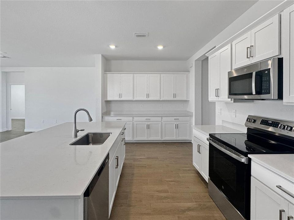 For Sale: $344,147 (3 beds, 3 baths, 2177 Square Feet)