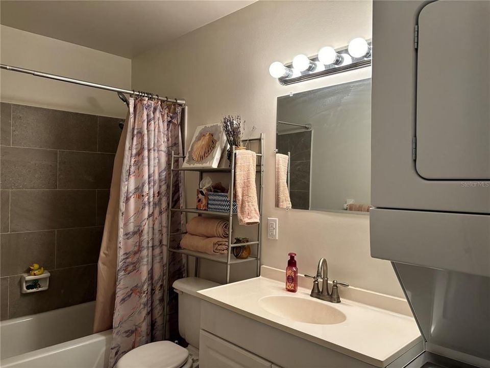 待售: $115,000 (2 贝兹, 2 浴室, 1378 平方英尺)