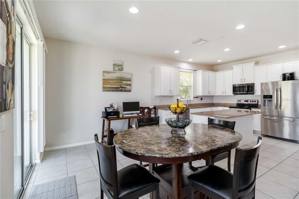 На продажу: $350,000 (4 спален, 2 ванн, 1850 Квадратных фут)