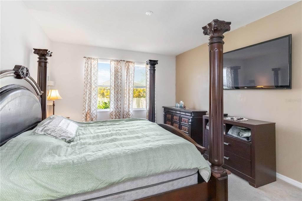 На продажу: $350,000 (4 спален, 2 ванн, 1850 Квадратных фут)