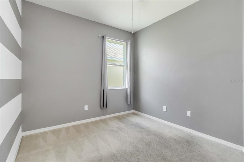 На продажу: $350,000 (4 спален, 2 ванн, 1850 Квадратных фут)