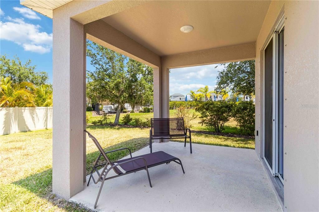 На продажу: $350,000 (4 спален, 2 ванн, 1850 Квадратных фут)