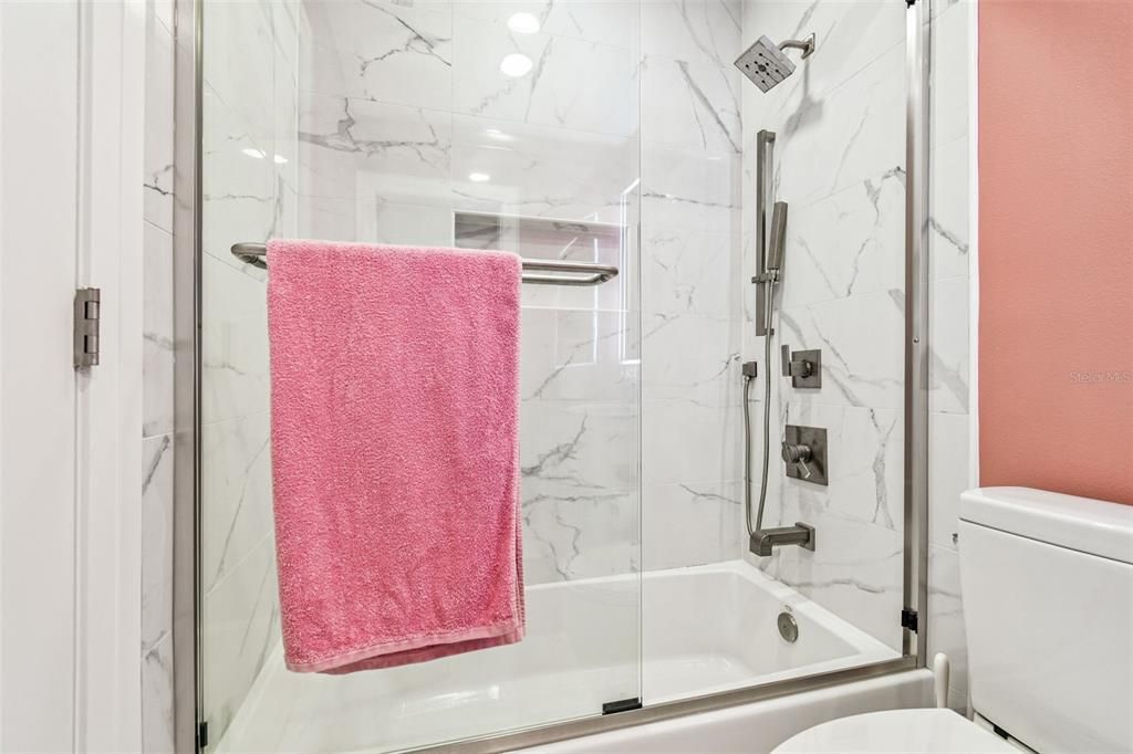 For Rent: $5,995 (3 beds, 3 baths, 2636 Square Feet)