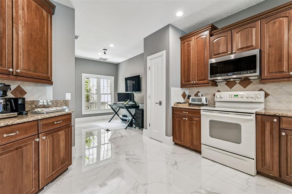 For Rent: $5,995 (3 beds, 3 baths, 2636 Square Feet)