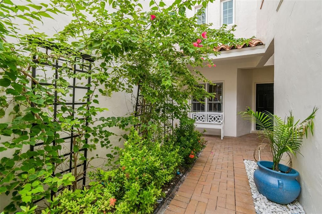 For Rent: $5,995 (3 beds, 3 baths, 2636 Square Feet)