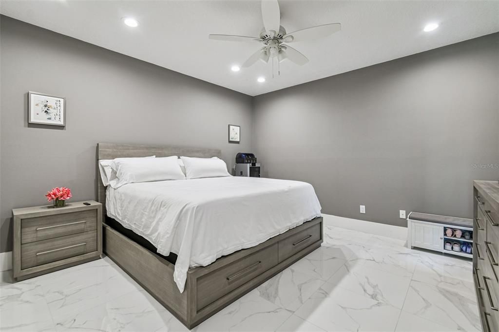 For Rent: $5,995 (3 beds, 3 baths, 2636 Square Feet)