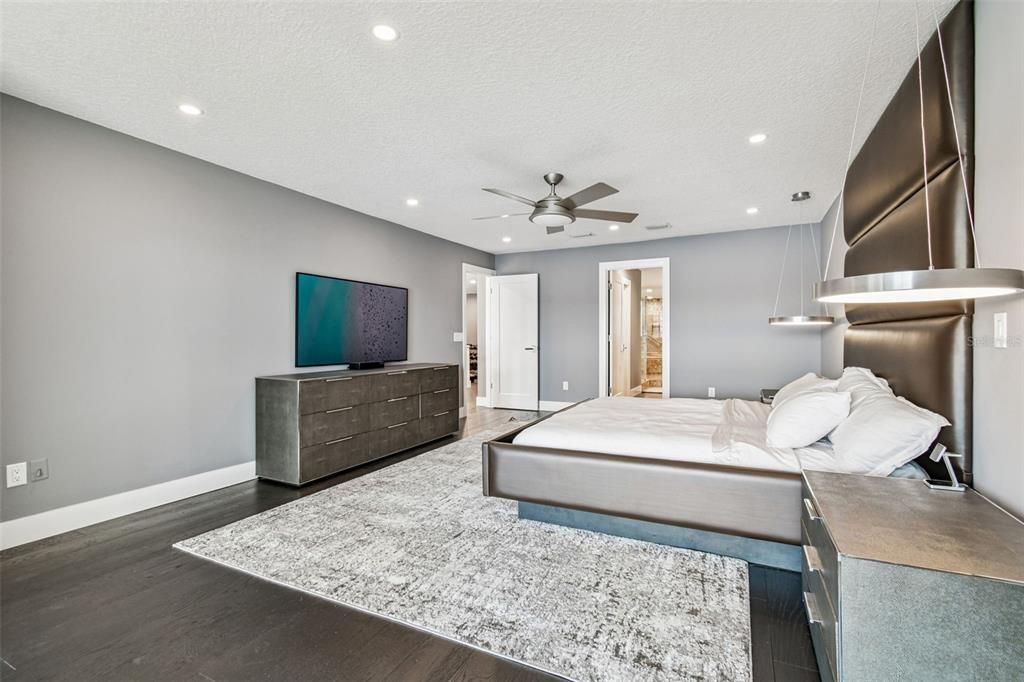 For Rent: $5,995 (3 beds, 3 baths, 2636 Square Feet)