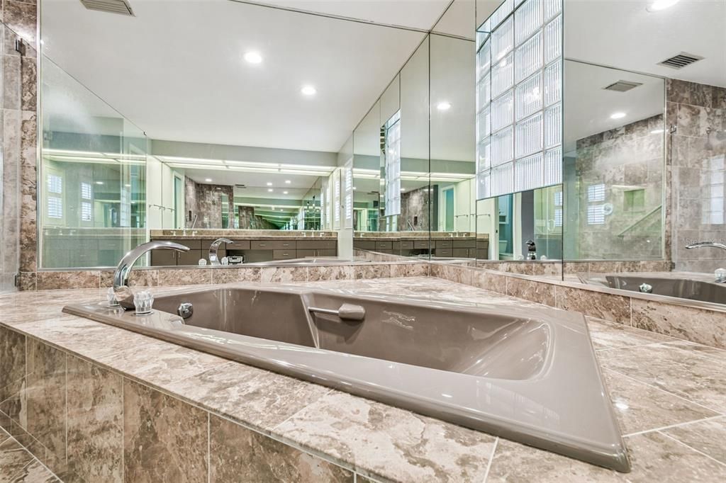 For Rent: $5,995 (3 beds, 3 baths, 2636 Square Feet)