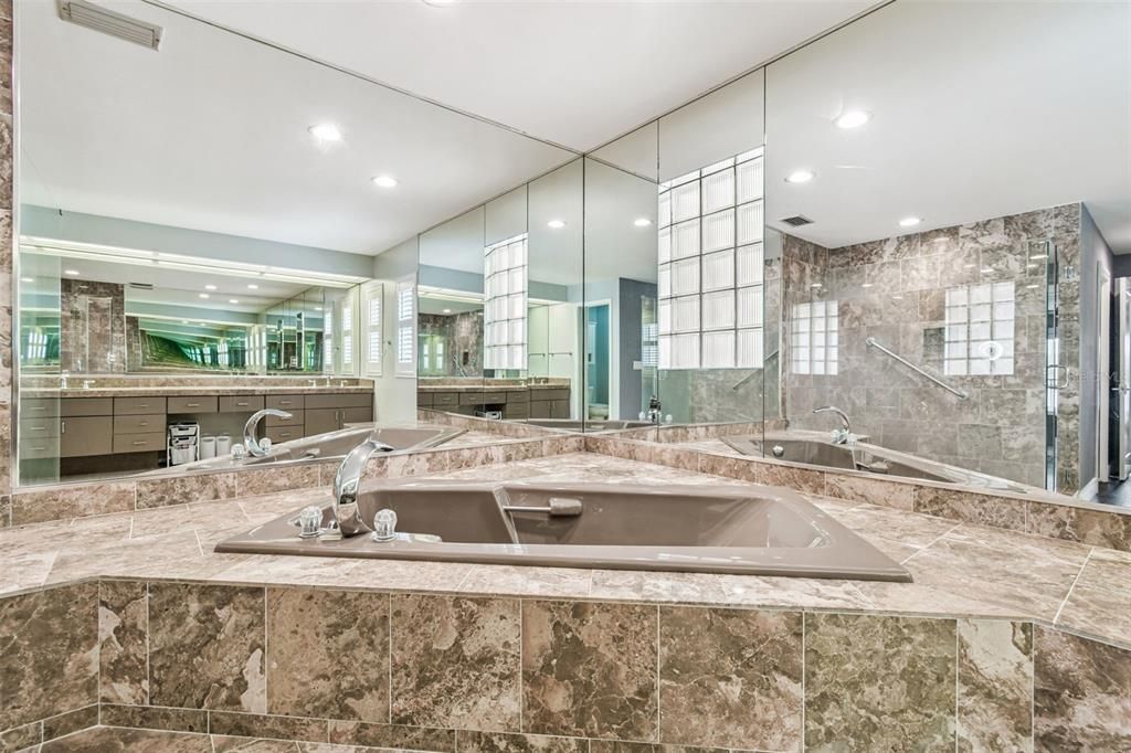 For Rent: $5,995 (3 beds, 3 baths, 2636 Square Feet)