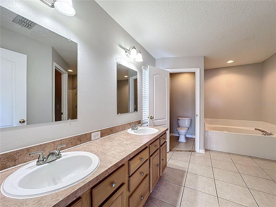 For Sale: $375,000 (4 beds, 2 baths, 1775 Square Feet)