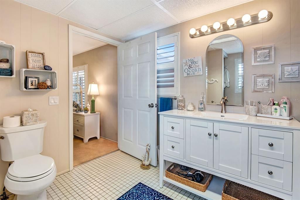 For Sale: $285,000 (2 beds, 2 baths, 960 Square Feet)