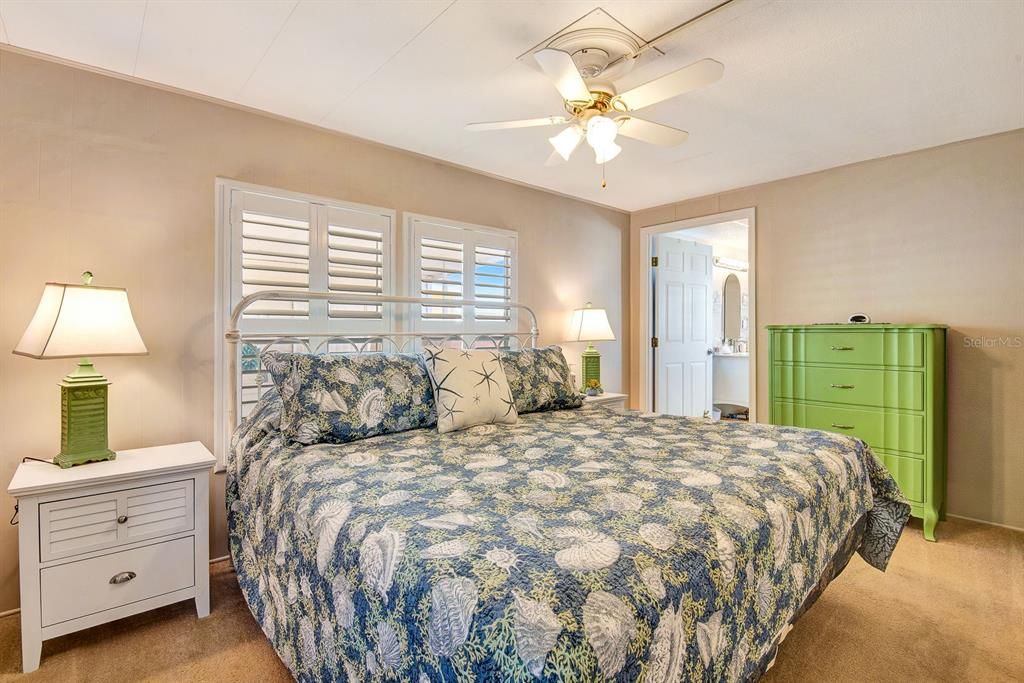 For Sale: $285,000 (2 beds, 2 baths, 960 Square Feet)