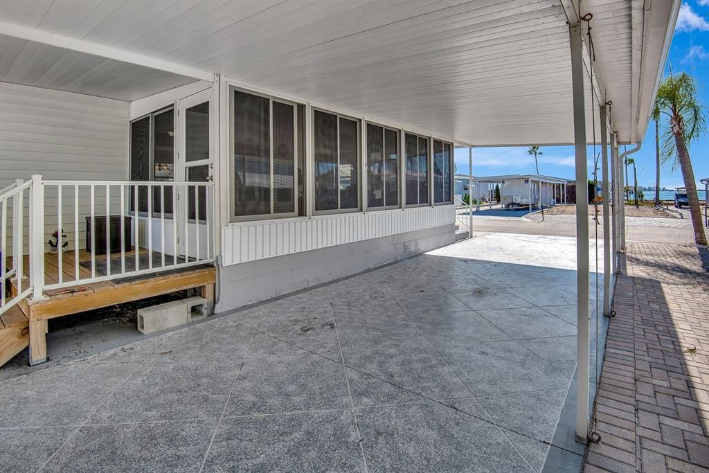 For Sale: $285,000 (2 beds, 2 baths, 960 Square Feet)