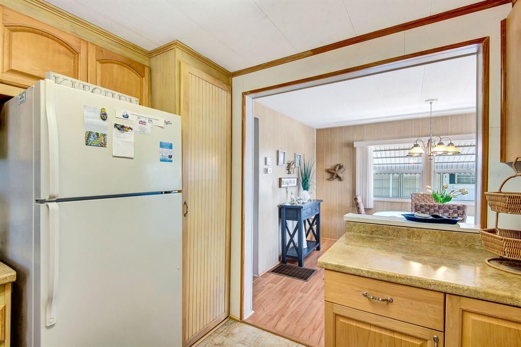 For Sale: $285,000 (2 beds, 2 baths, 960 Square Feet)