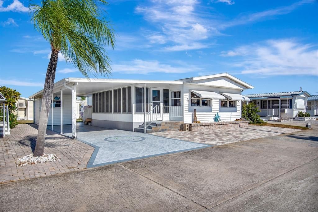 For Sale: $285,000 (2 beds, 2 baths, 960 Square Feet)