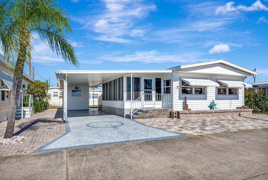 For Sale: $285,000 (2 beds, 2 baths, 960 Square Feet)