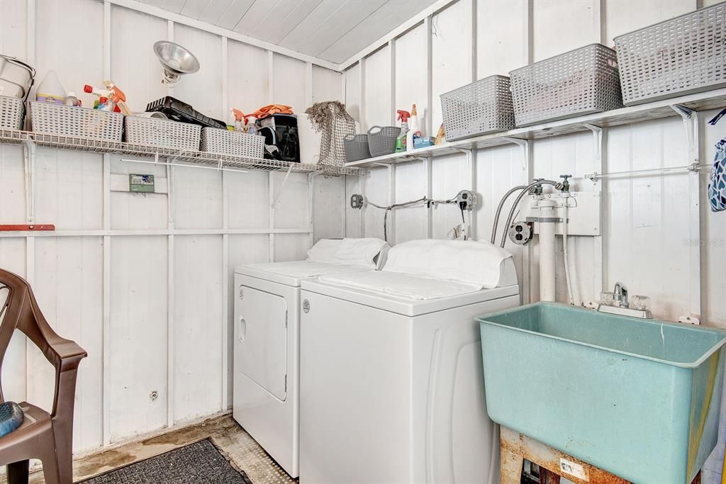 For Sale: $285,000 (2 beds, 2 baths, 960 Square Feet)