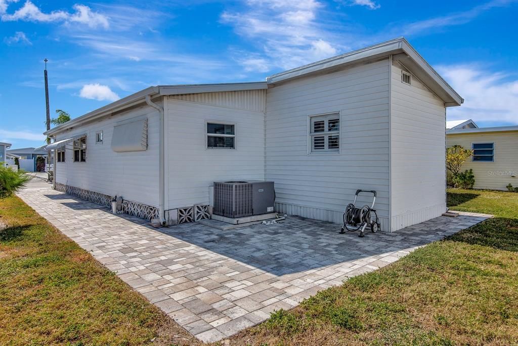 For Sale: $285,000 (2 beds, 2 baths, 960 Square Feet)