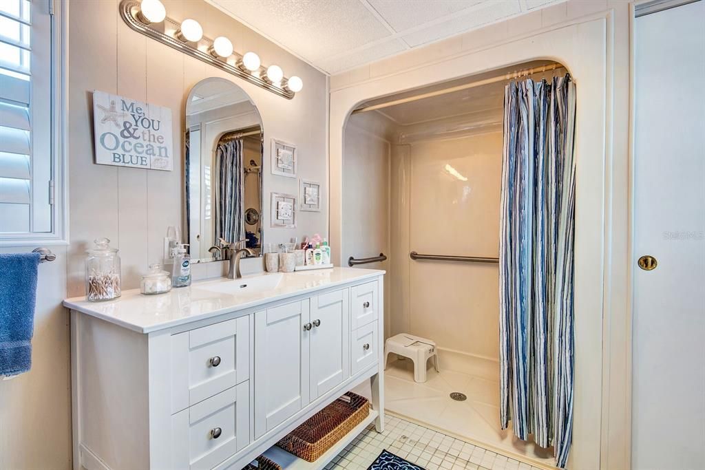 For Sale: $285,000 (2 beds, 2 baths, 960 Square Feet)