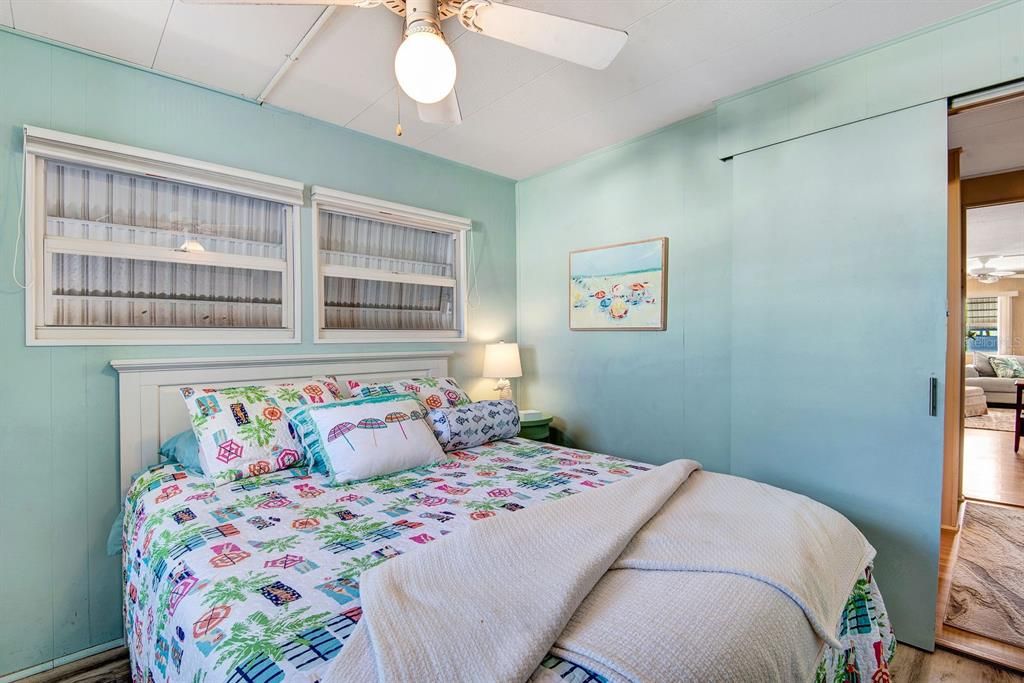 For Sale: $285,000 (2 beds, 2 baths, 960 Square Feet)