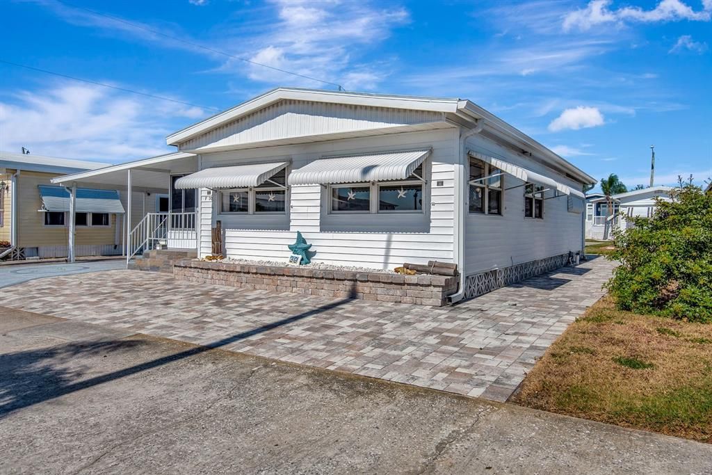 For Sale: $285,000 (2 beds, 2 baths, 960 Square Feet)