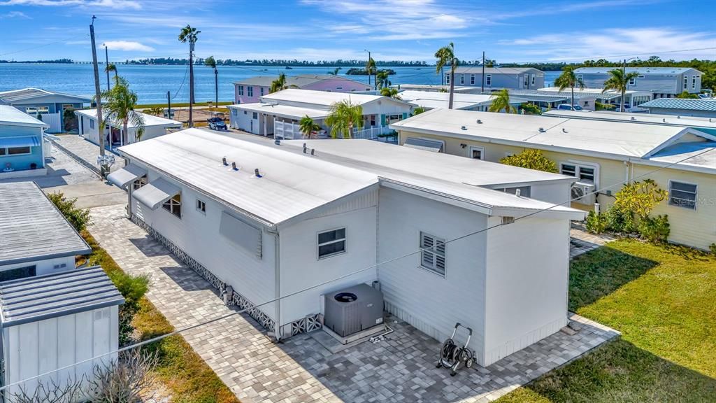 For Sale: $285,000 (2 beds, 2 baths, 960 Square Feet)