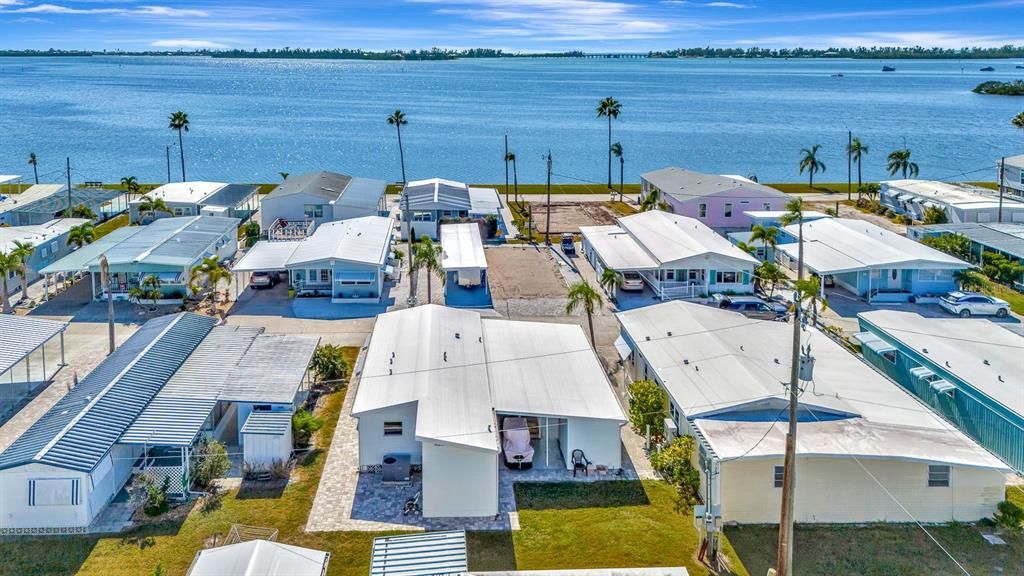 For Sale: $285,000 (2 beds, 2 baths, 960 Square Feet)