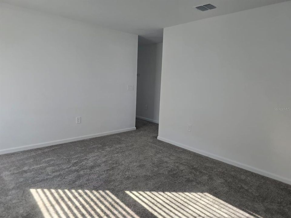 合同活跃: $2,500 (5 贝兹, 2 浴室, 2388 平方英尺)