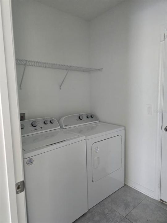 合同活跃: $2,500 (5 贝兹, 2 浴室, 2388 平方英尺)