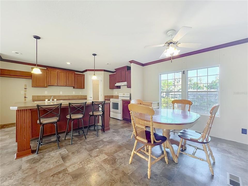 На продажу: $195,000 (2 спален, 2 ванн, 1560 Квадратных фут)