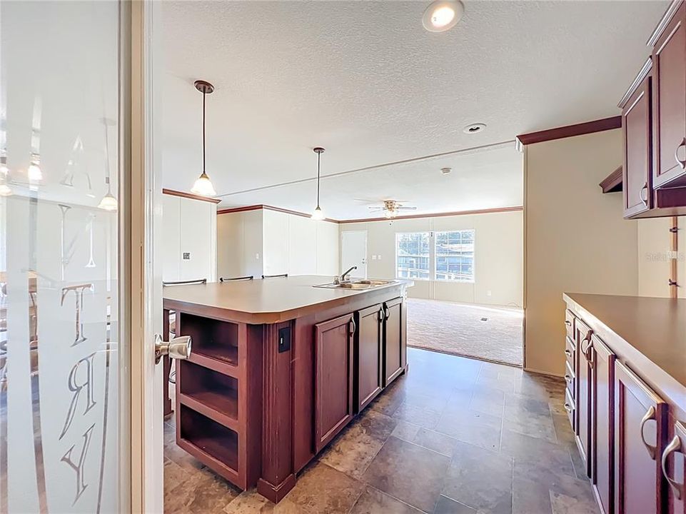 На продажу: $195,000 (2 спален, 2 ванн, 1560 Квадратных фут)