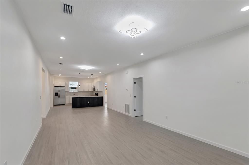 For Sale: $409,900 (4 beds, 2 baths, 1620 Square Feet)