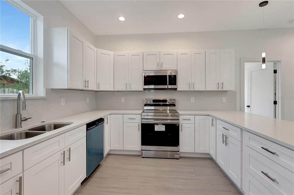 For Sale: $409,900 (4 beds, 2 baths, 1620 Square Feet)