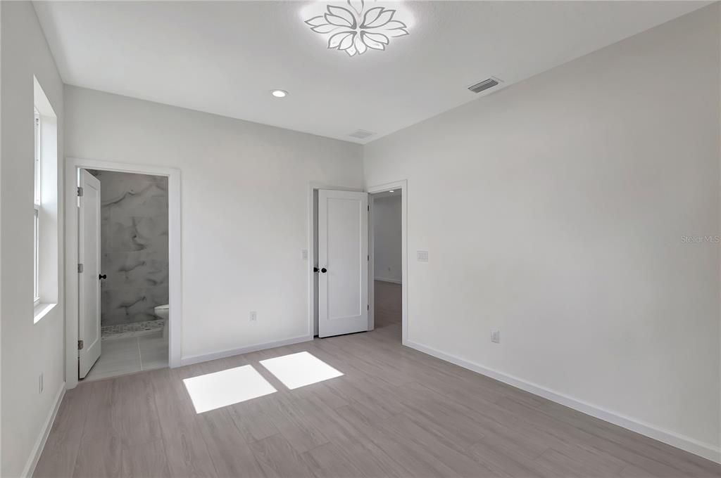 For Sale: $409,900 (4 beds, 2 baths, 1620 Square Feet)