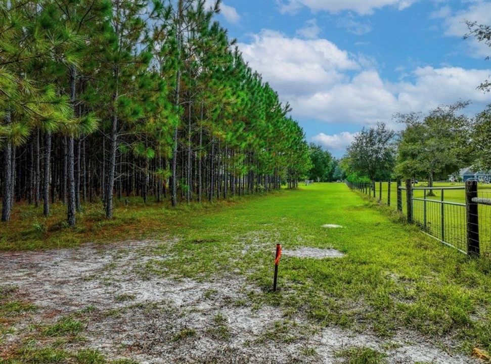 待售: $482,600 (12.70 acres)