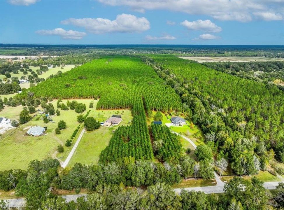 待售: $482,600 (12.70 acres)