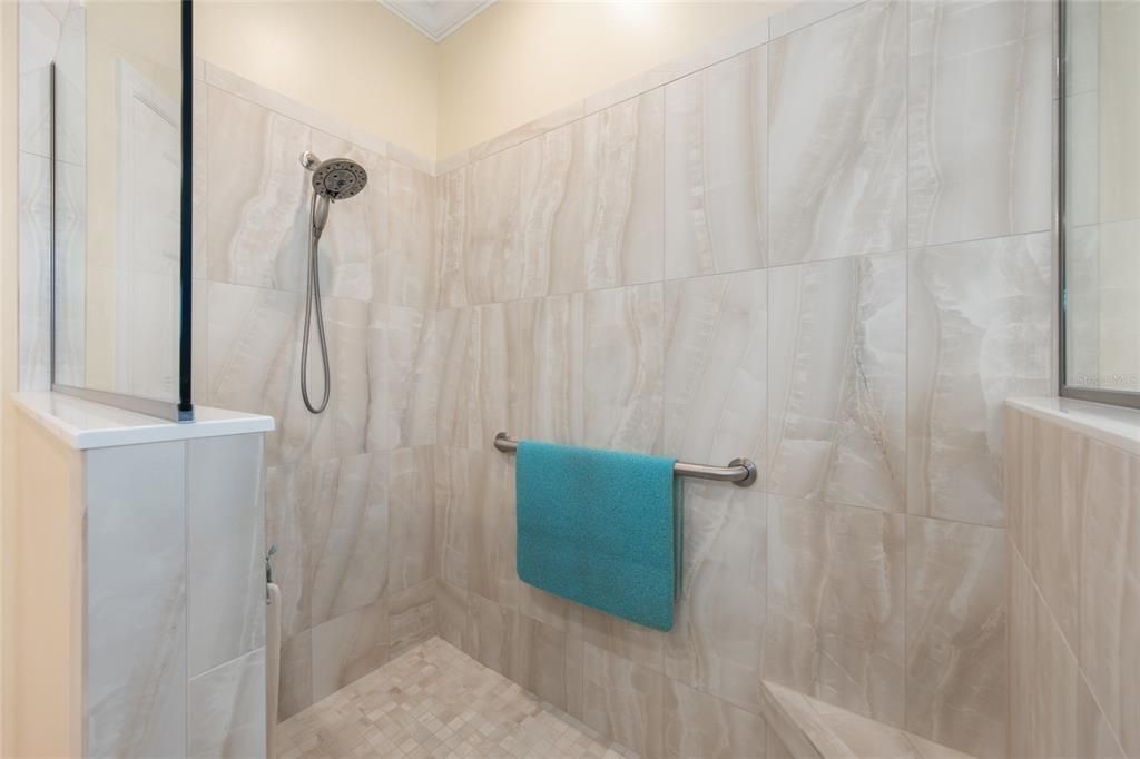 En Venta: $583,900 (3 camas, 2 baños, 2710 Pies cuadrados)