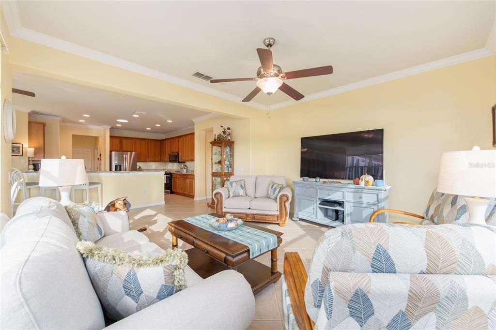 En Venta: $583,900 (3 camas, 2 baños, 2710 Pies cuadrados)