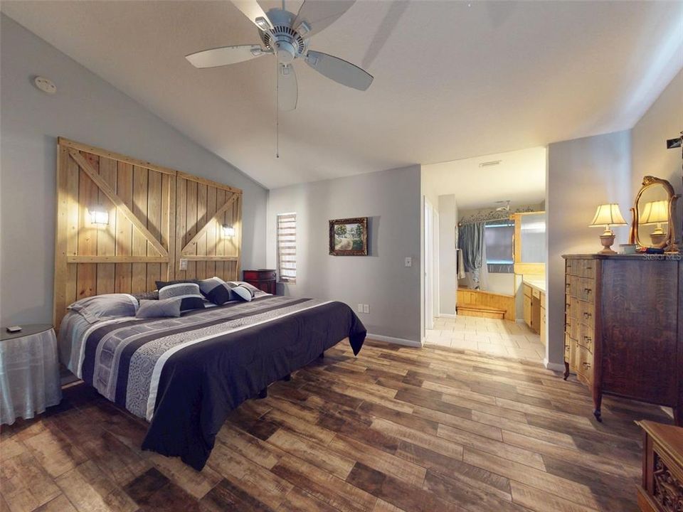 待售: $345,000 (4 贝兹, 2 浴室, 2127 平方英尺)