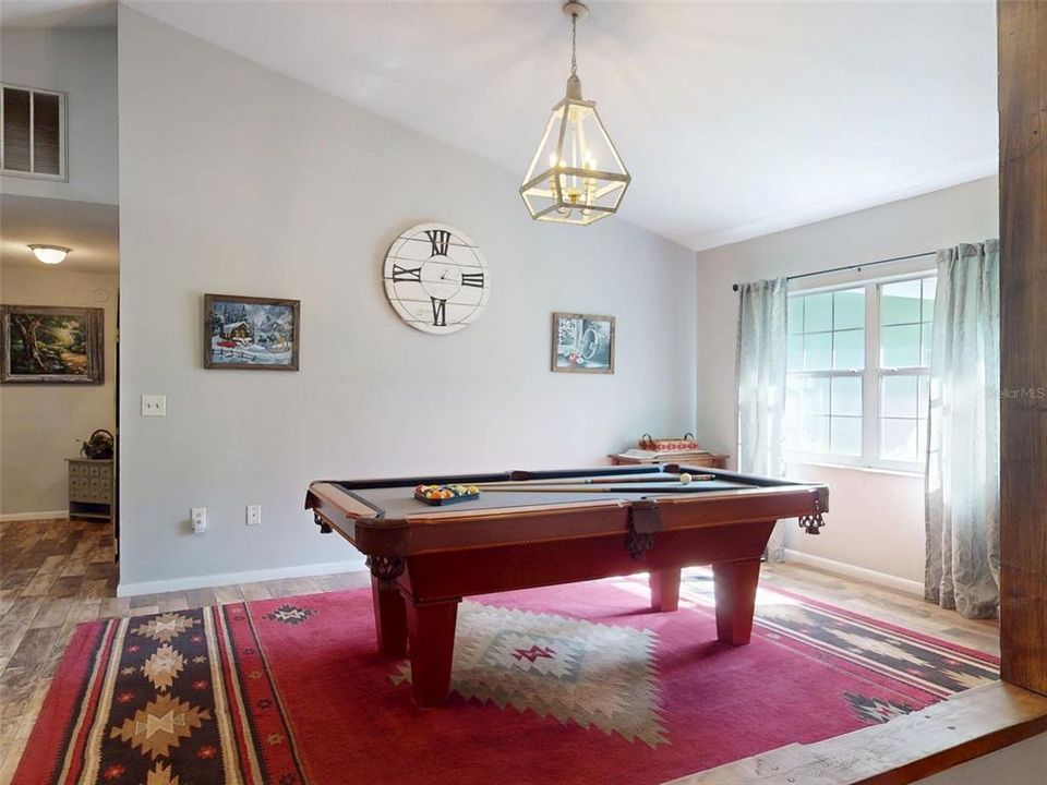 待售: $345,000 (4 贝兹, 2 浴室, 2127 平方英尺)