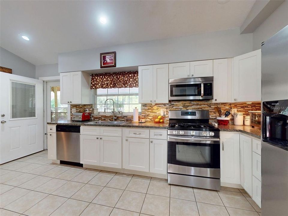 待售: $345,000 (4 贝兹, 2 浴室, 2127 平方英尺)