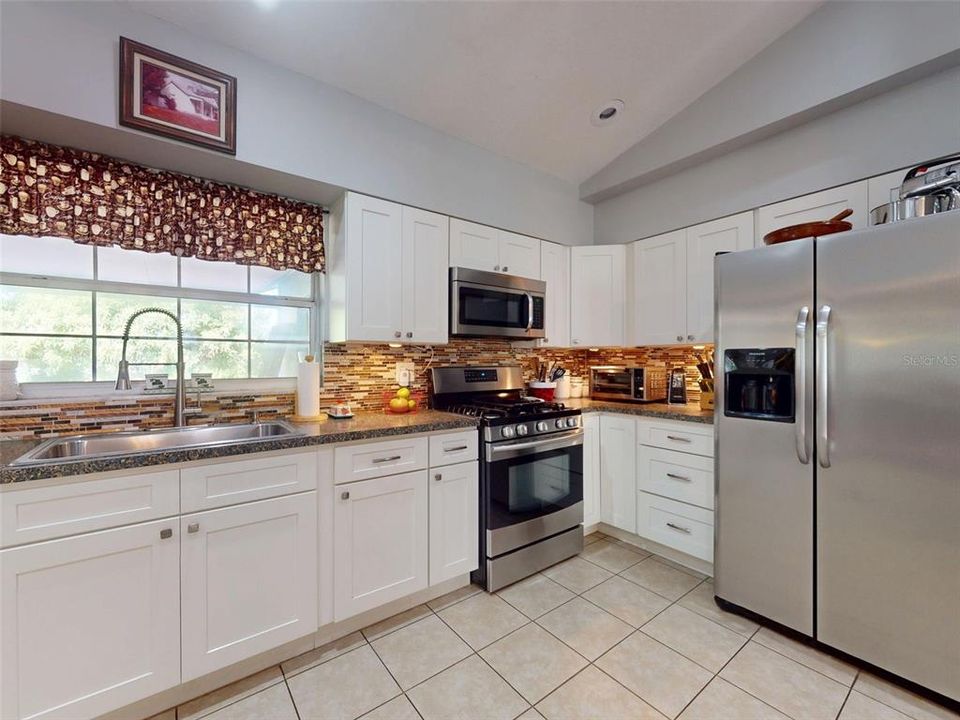 待售: $345,000 (4 贝兹, 2 浴室, 2127 平方英尺)