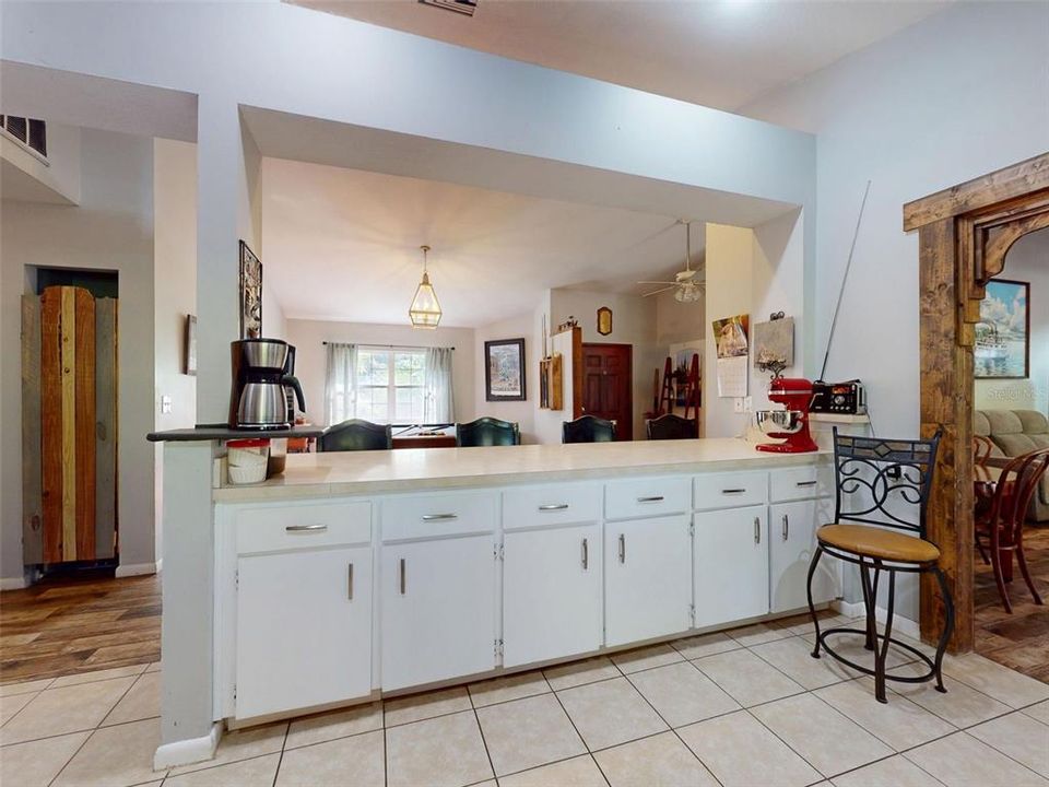 待售: $345,000 (4 贝兹, 2 浴室, 2127 平方英尺)