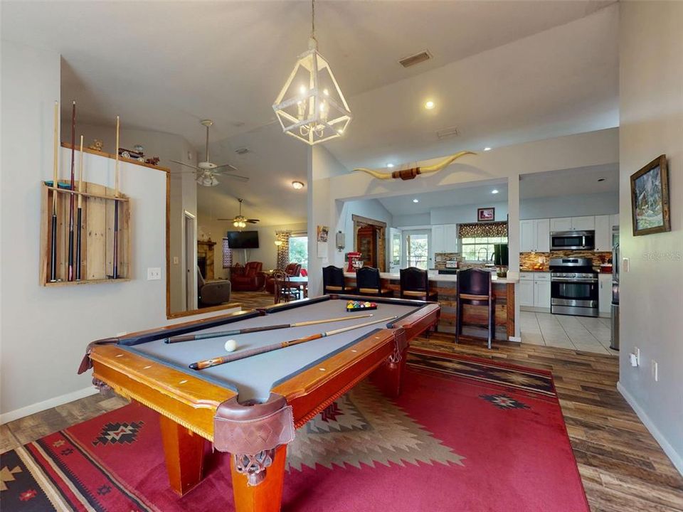 待售: $345,000 (4 贝兹, 2 浴室, 2127 平方英尺)