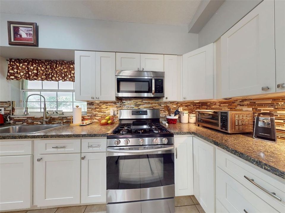 待售: $345,000 (4 贝兹, 2 浴室, 2127 平方英尺)