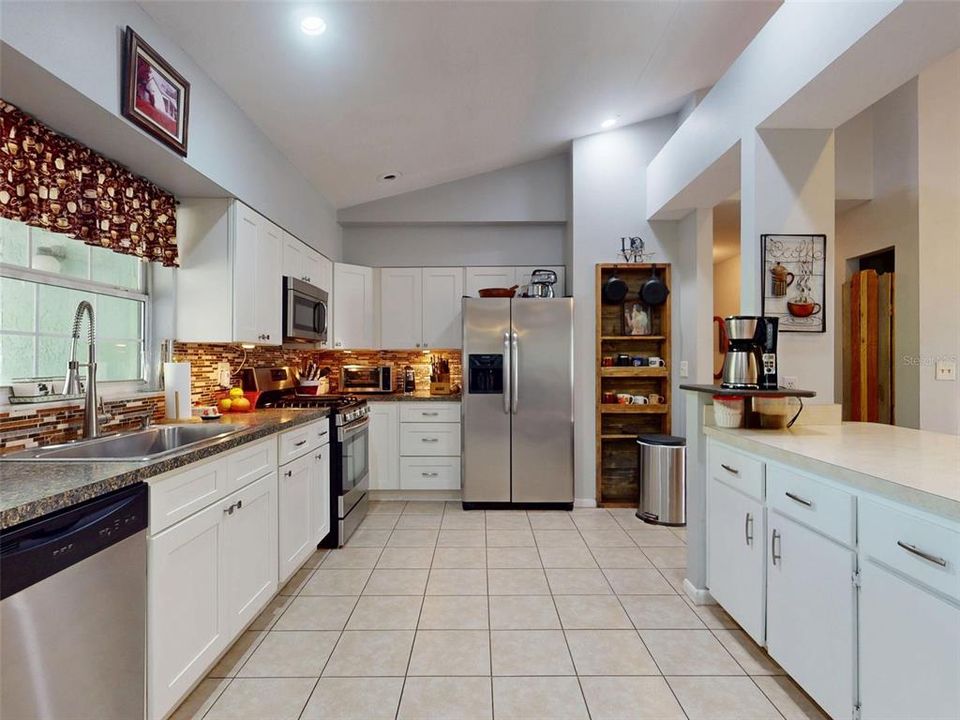 待售: $345,000 (4 贝兹, 2 浴室, 2127 平方英尺)