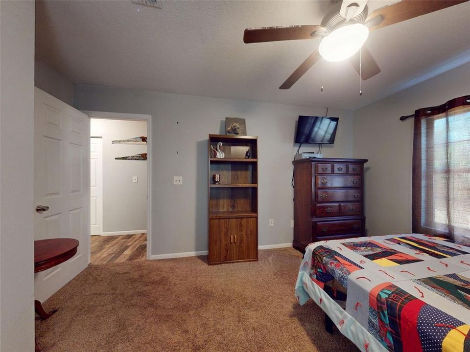 待售: $345,000 (4 贝兹, 2 浴室, 2127 平方英尺)