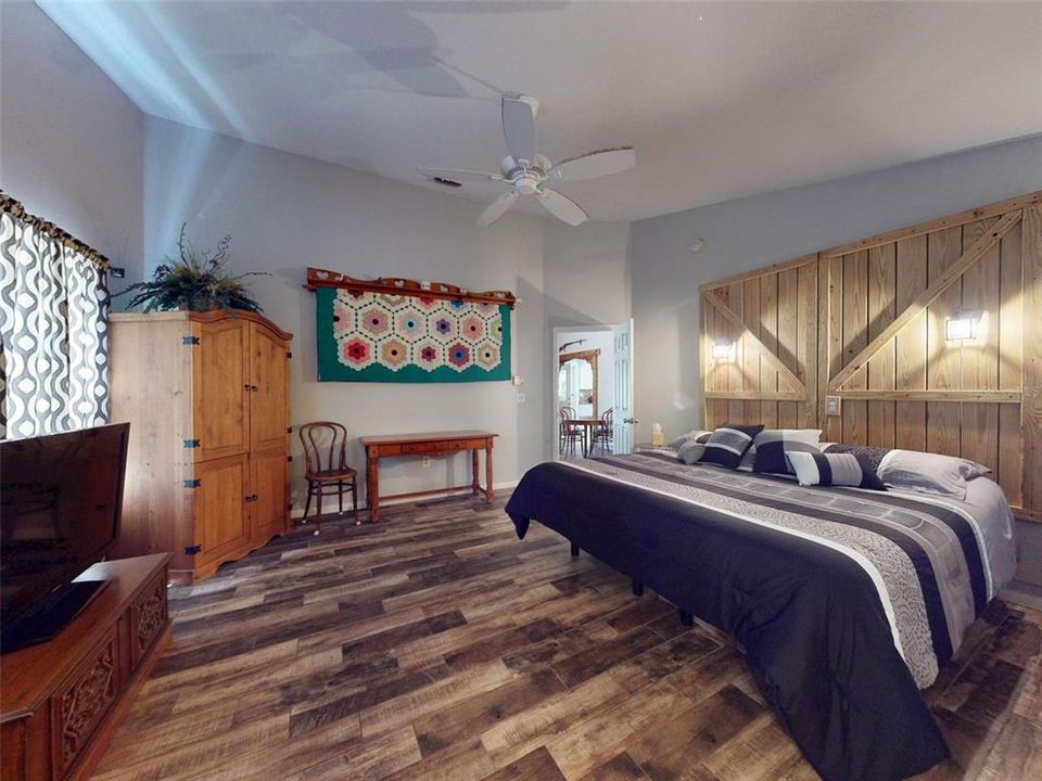 待售: $345,000 (4 贝兹, 2 浴室, 2127 平方英尺)