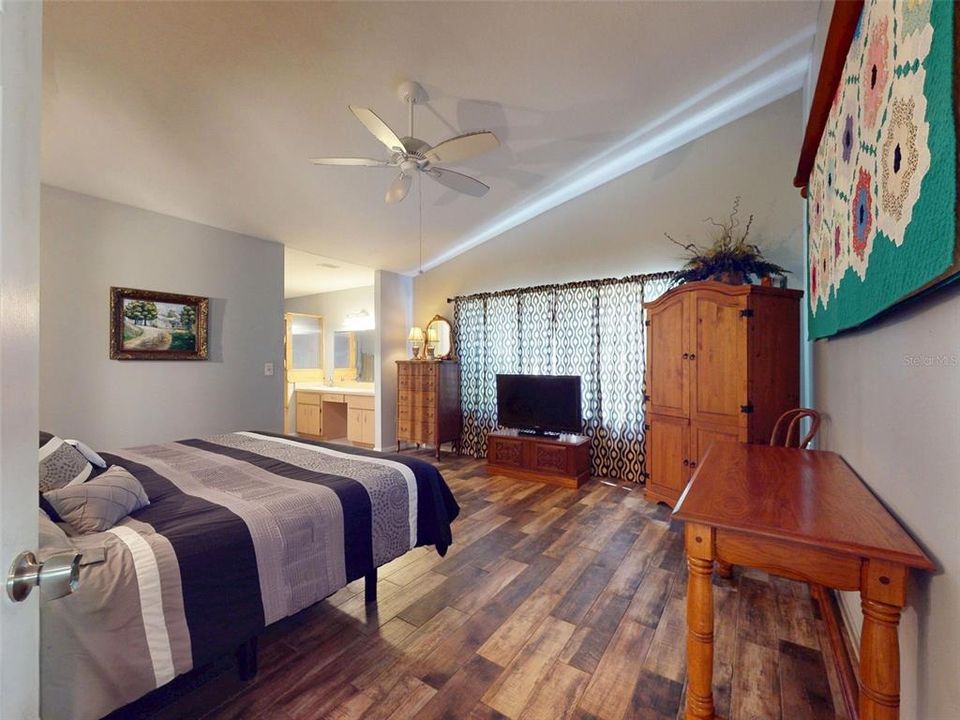 待售: $345,000 (4 贝兹, 2 浴室, 2127 平方英尺)