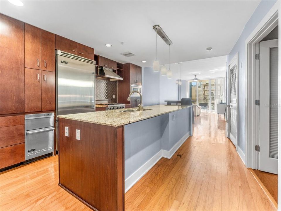 出租: $2,800 (2 贝兹, 1 浴室, 1050 平方英尺)